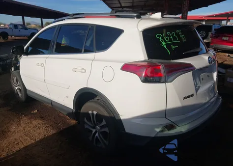 2017 Toyota Rav4 Le z USA, uszkodzony, nr VIN JTMZFREV8HJ105860